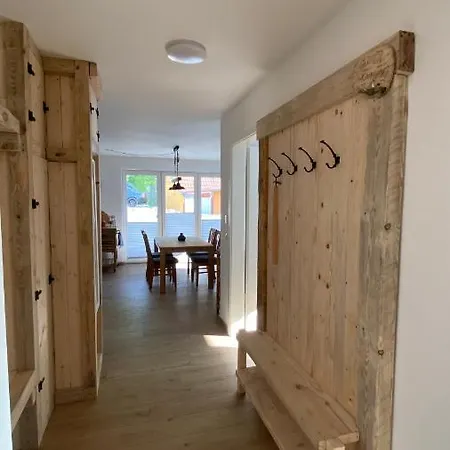 Kloenhuesing 公寓 Altefähr