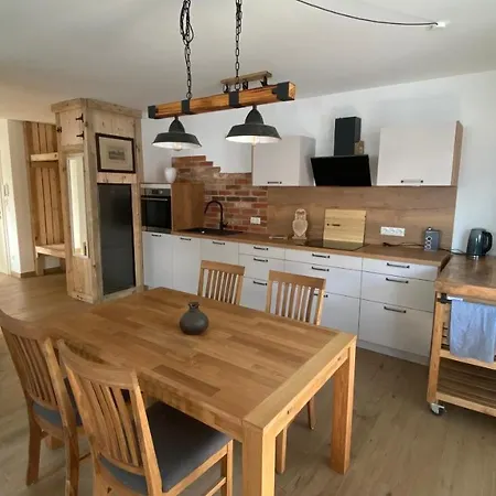 Kloenhuesing 公寓 Altefähr